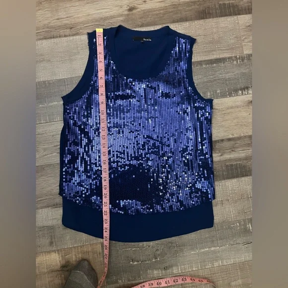 Beautiful Ro & De Midnight Blue Sequin front blouse size S EUC - Picture 4 of 6